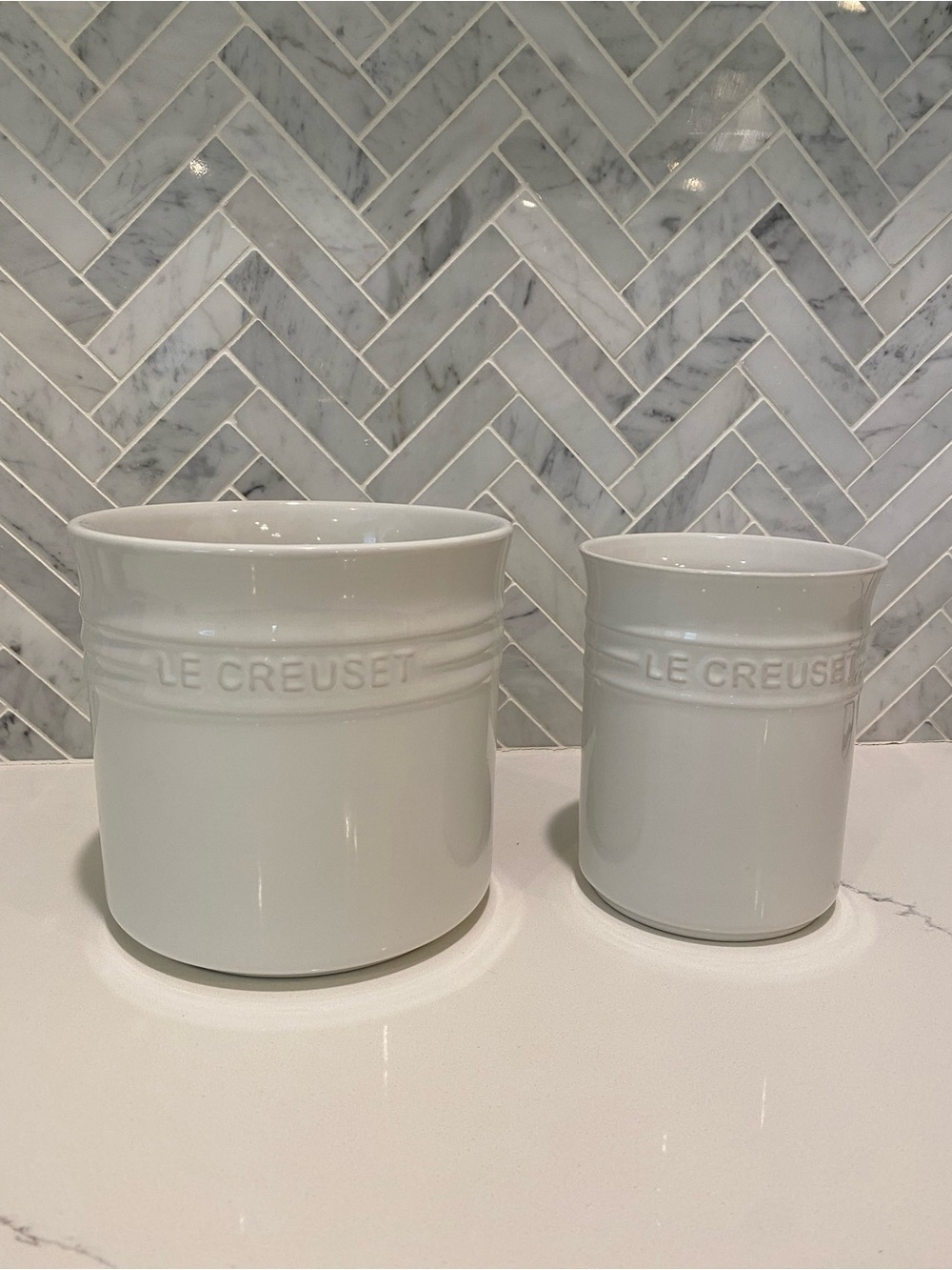 Le Creuset White Stoneware Crock Set - Neutral Rim Detail
